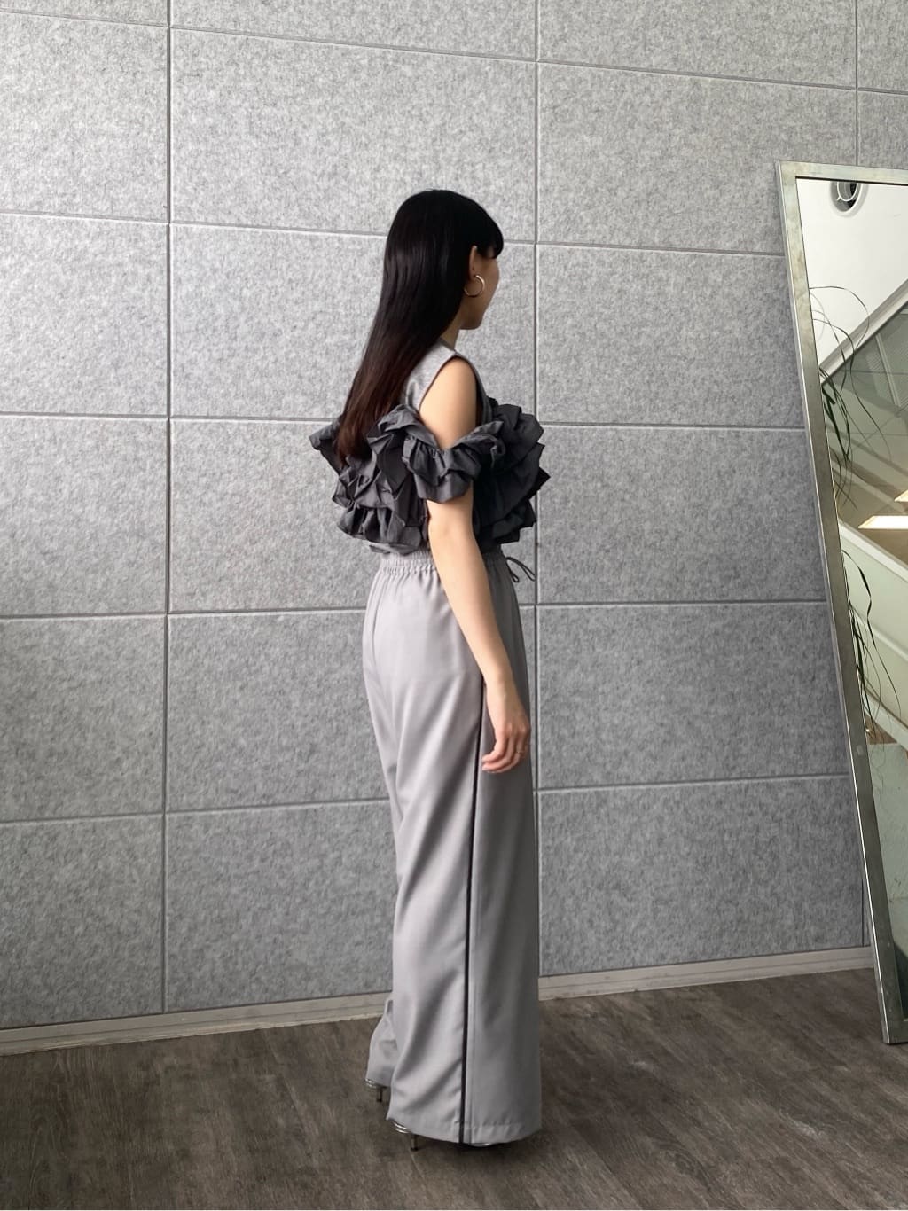 rinaさんの「INDIVI｜【セットアップ可能】サキソニーサイドラインパンツ」を使ったコーディネート