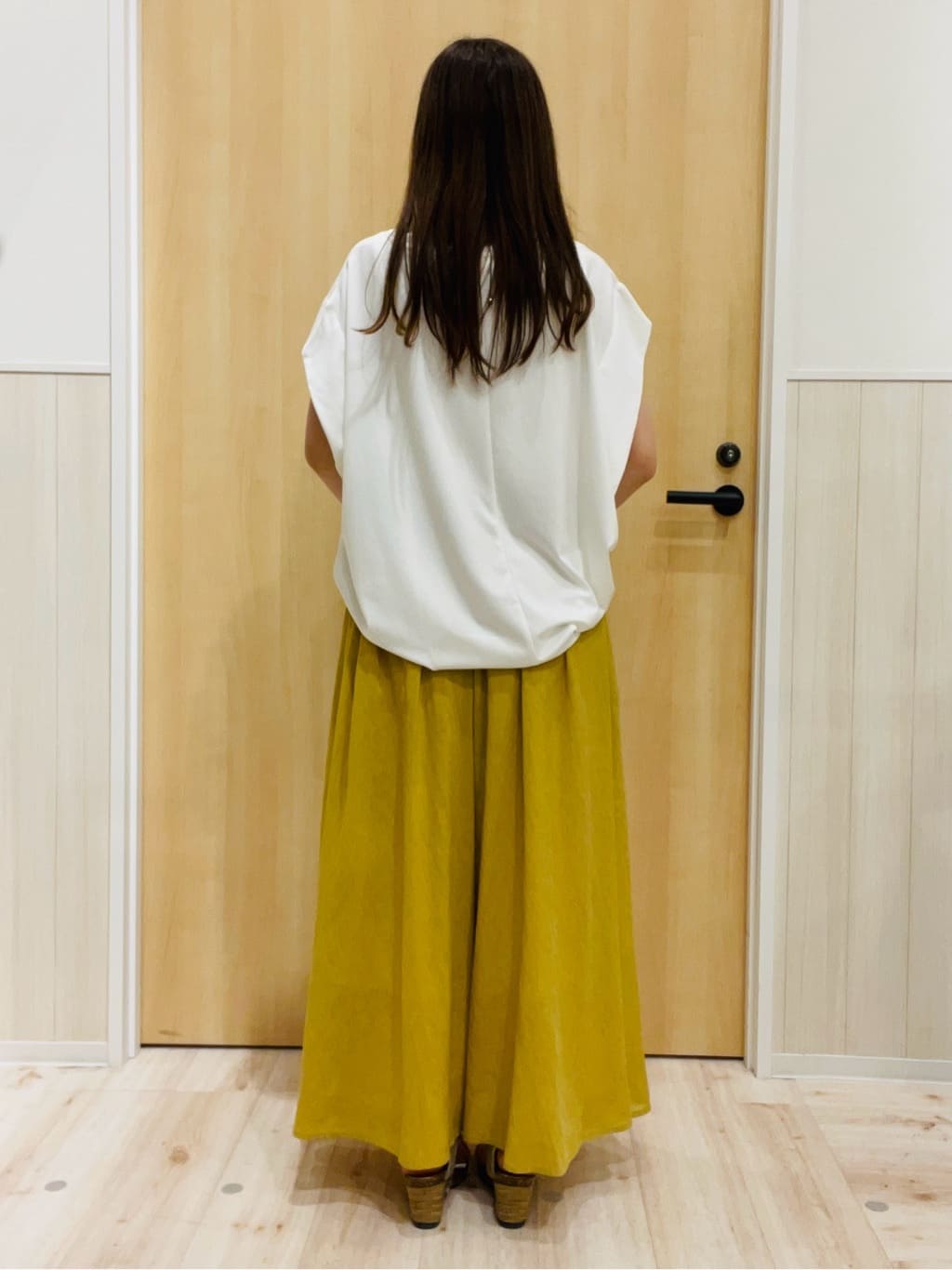 minamiさんの「SHOO･LA･RUE｜【S-LL/ひんやり/UV】二の腕をきれいにカバー ショルダータックトップス」を使ったコーディネート
