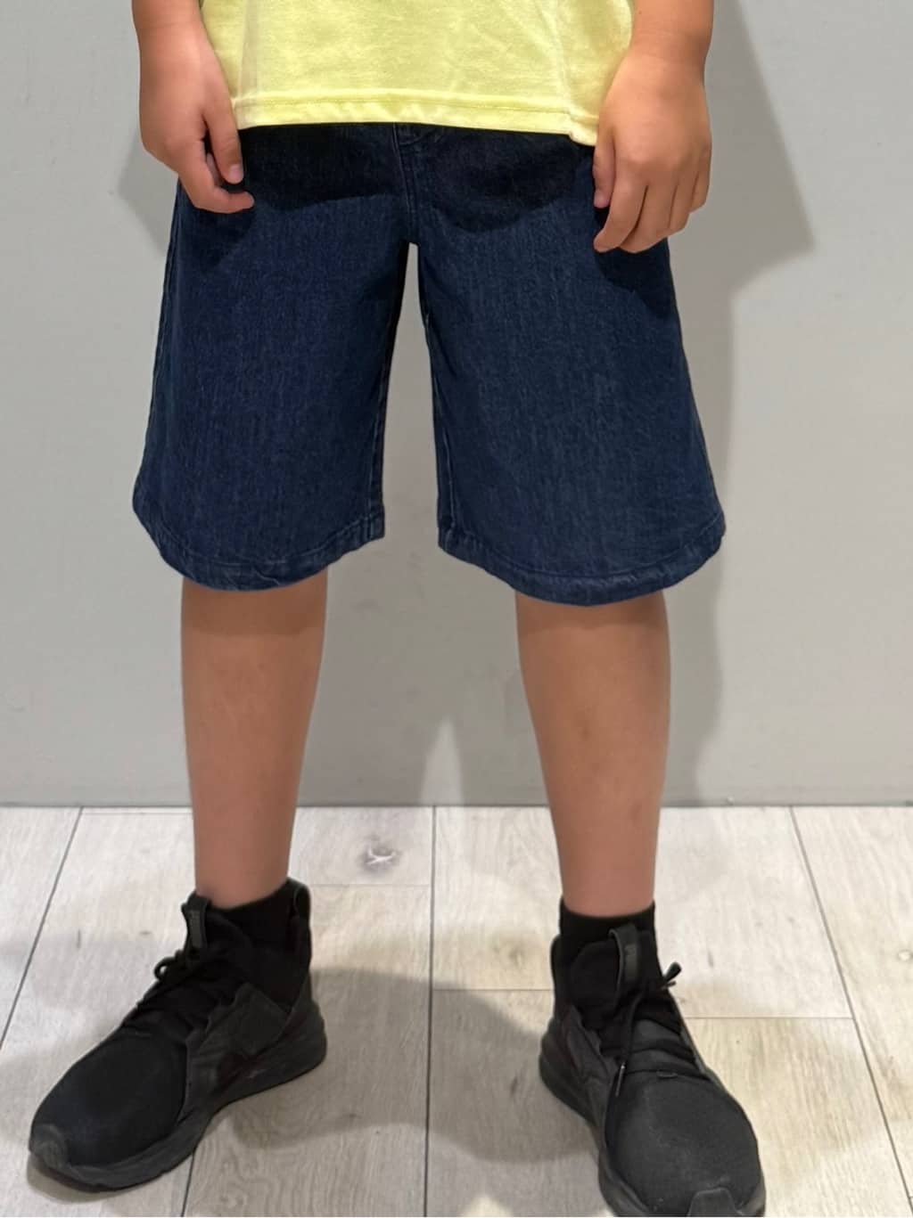kuboさんの「THE SHOP TK｜【110－160】レトロロゴTシャツ/洗濯機OK」を使ったコーディネート