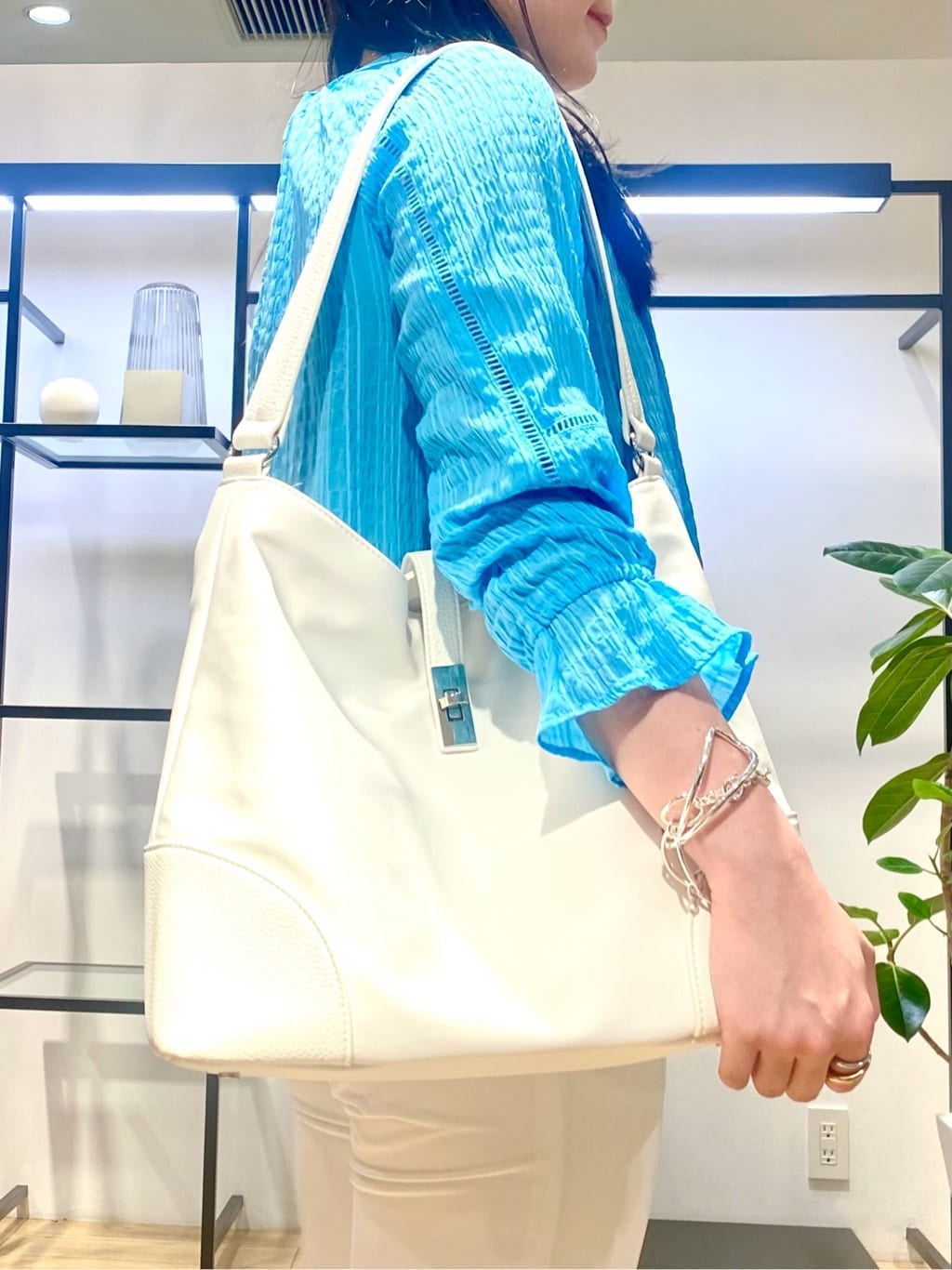 misakiさんの「INDIVI｜クロスバングル」を使ったコーディネート