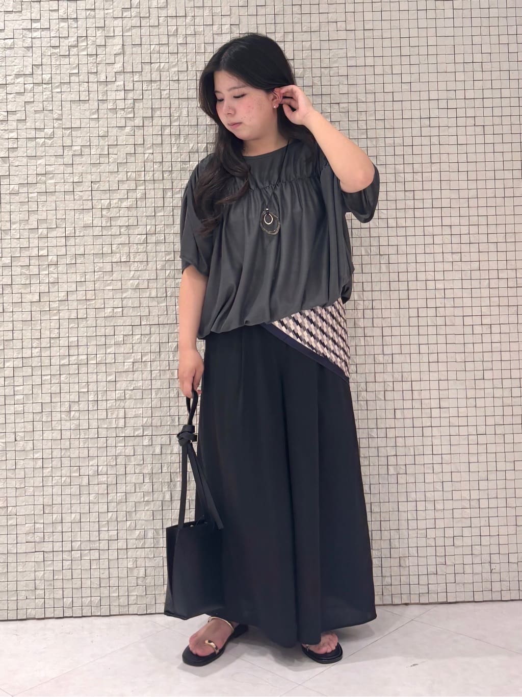 MEGUMIさんの「INDIVI｜【洗える／清涼感◎】ワイドフレアパンツ／スカーチョ」を使ったコーディネート