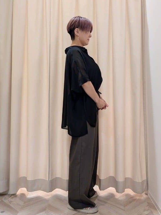 ユカさんの「SHOO･LA･RUE｜【着丈選べる】触れる度ひんやり ゆるきれい イージーワイドパンツ」を使ったコーディネート