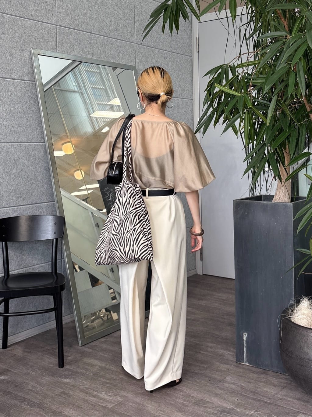 kotakiさんの「INDIVI｜ボリュームスリーブブラウス」を使ったコーディネート