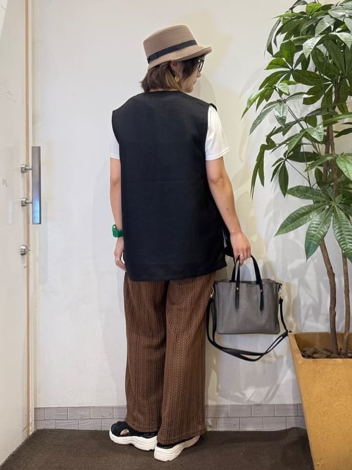misakiさんの「SHOO･LA･RUE｜【S-LL】夏のレイヤードコーデに さらりと着られるメッシュジレ」を使ったコーディネート