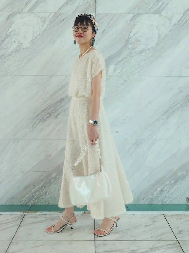 MUTSUKOさんの「UNTITLED｜【セットアップ可/洗える】フェザーフレンチスリーブブラウス」を使ったコーディネート