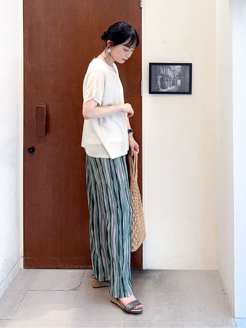 𝐇𝐢𝐫𝐨𝐦𝐢さんの「SHOO･LA･RUE｜【洗濯機可/柄が選べる】さらさら楽ちん プリーツ ワイドパンツ」を使ったコーディネート