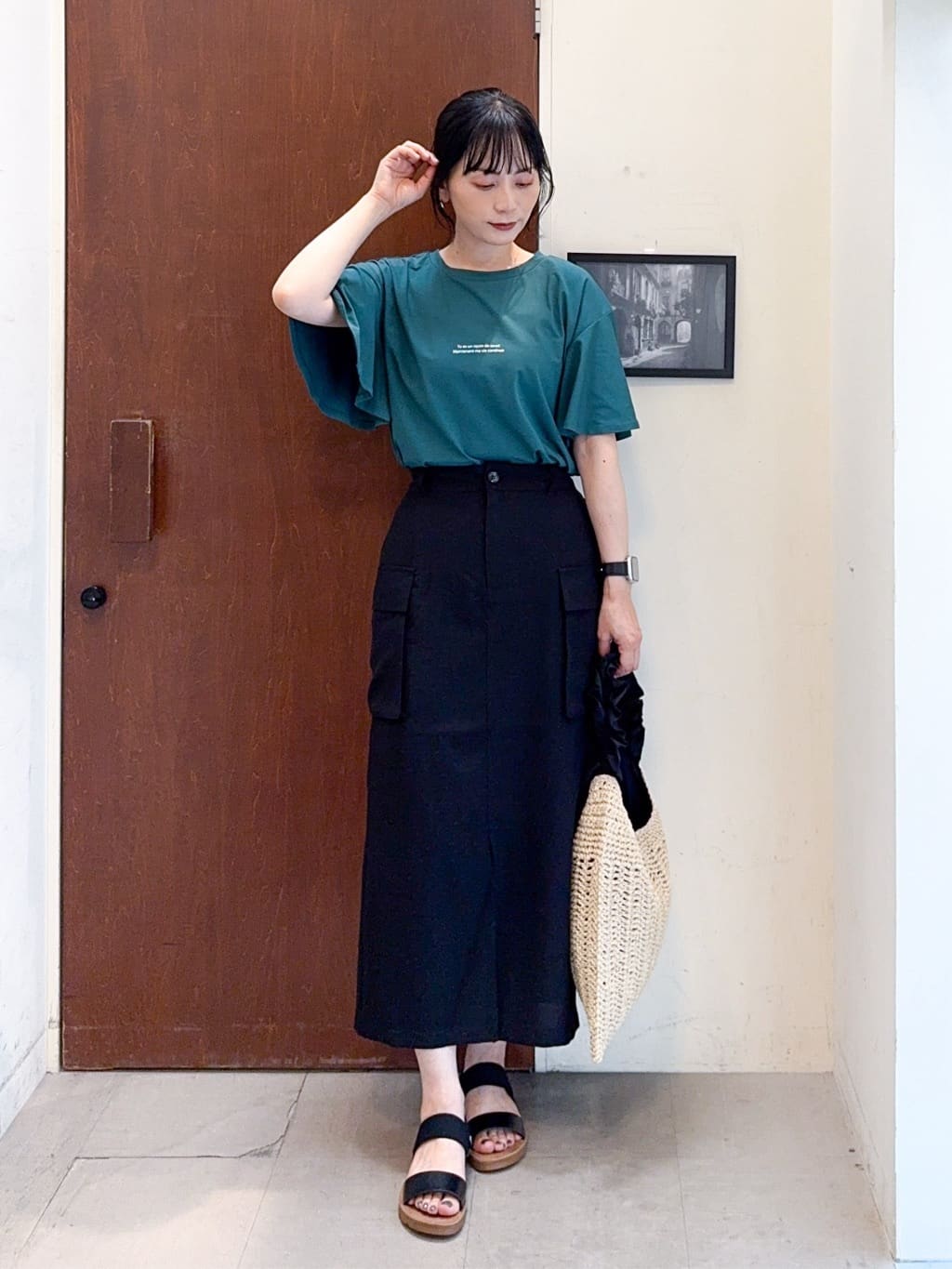 𝐇𝐢𝐫𝐨𝐦𝐢さんの「SHOO･LA･RUE｜【S-LL】大人のきれいめカジュアルに 麻調カーゴナロースカート」を使ったコーディネート