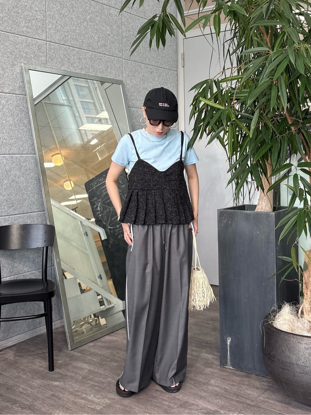 kotakiさんの「INDIVI｜【セットアップ可能】サキソニーサイドラインパンツ」を使ったコーディネート