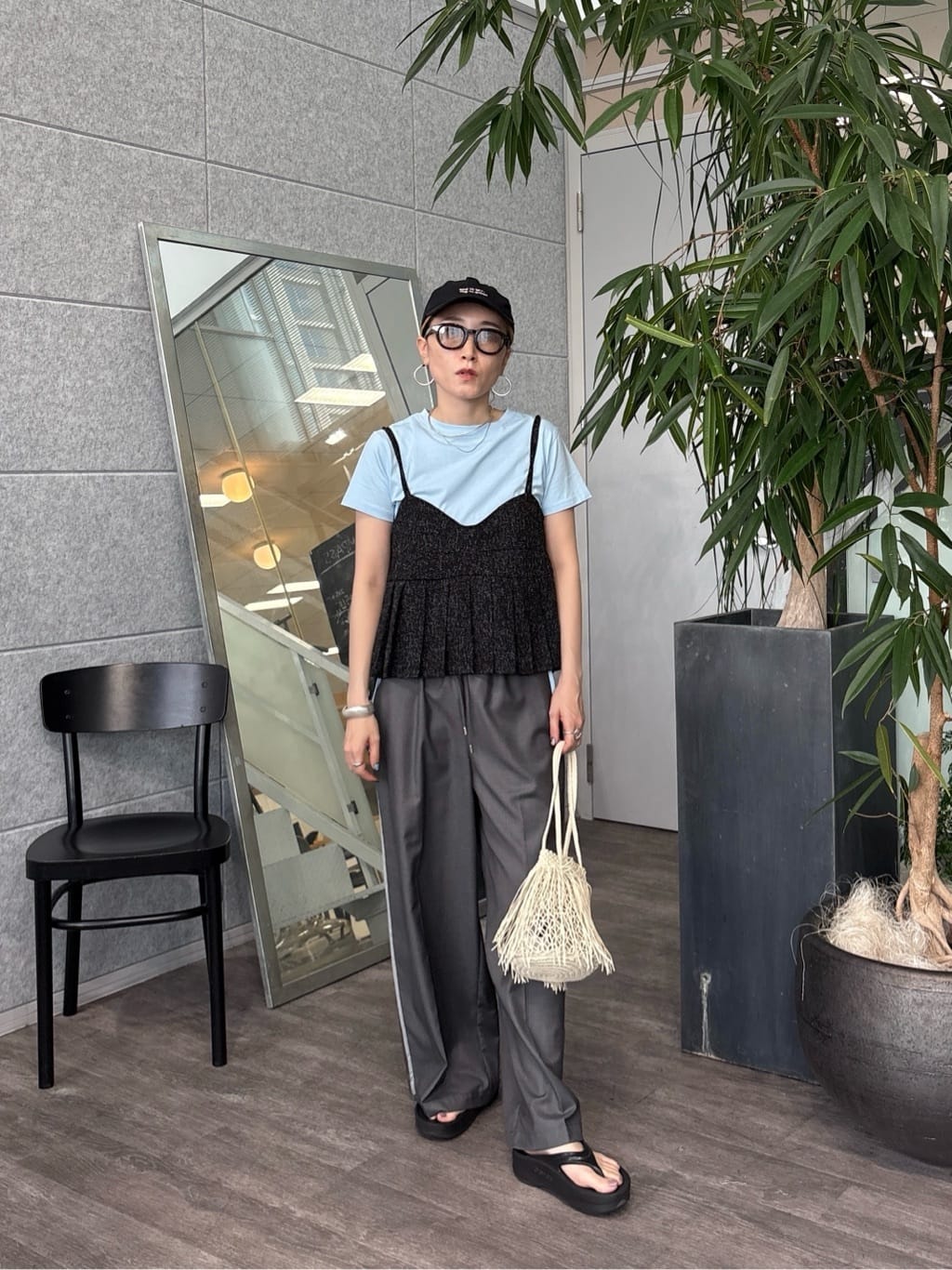 kotakiさんの「INDIVI｜【セットアップ可能】サキソニーサイドラインパンツ」を使ったコーディネート