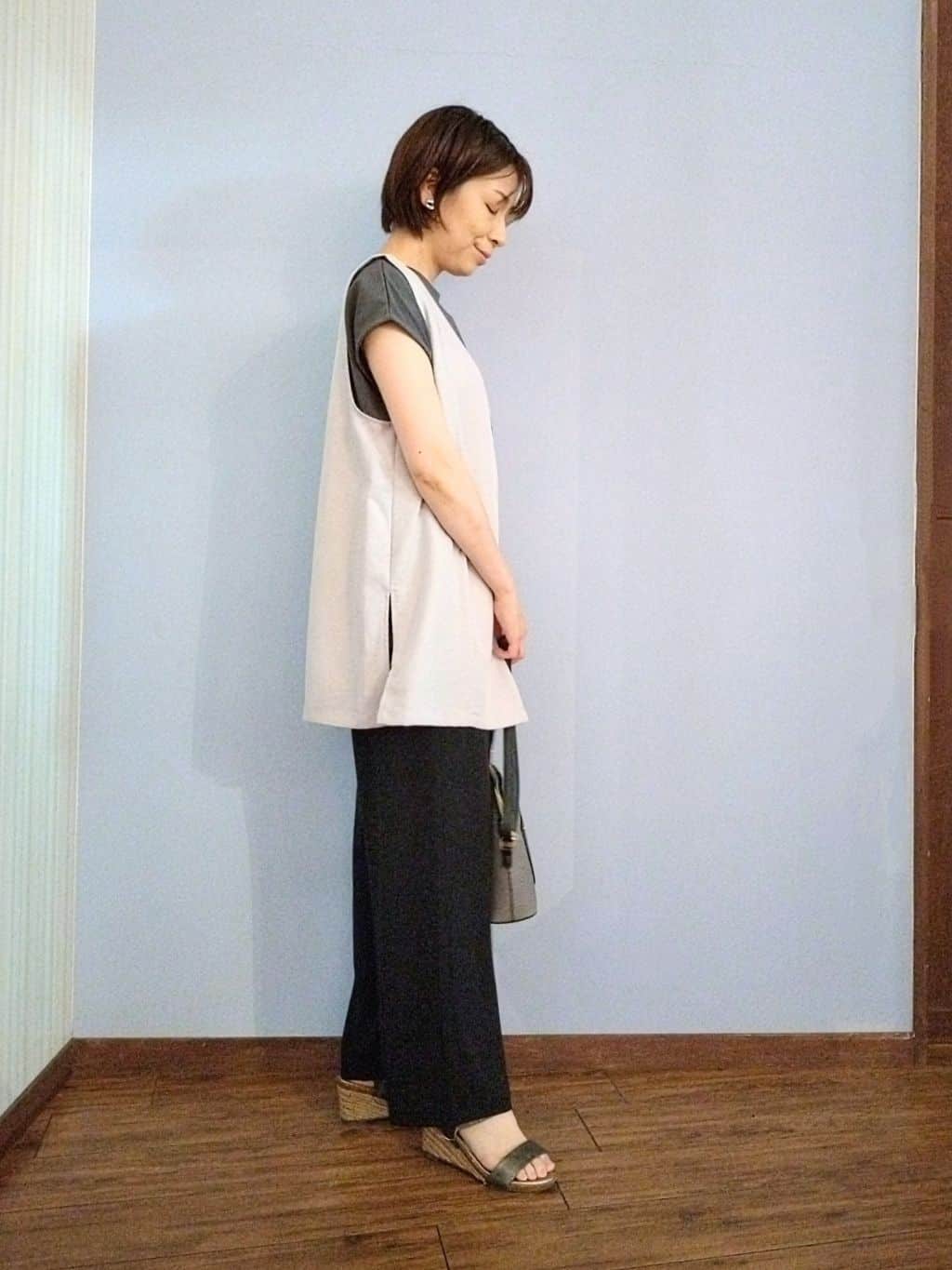 miomioさんの「SHOO･LA･RUE｜【S-LL/汗ジミ軽減/ひんやり/UV】インせず着られる フレンチスリーブTシャツ」を使ったコーディネート