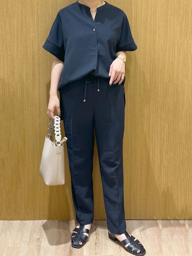 chiakiさんの「OPAQUE.CLIP｜《5色展開／SS-LLサイズ》スキッパー金ボタンブラウス／セットアップ対応【防シワ／ストレッチ／洗濯」を使ったコーディネート