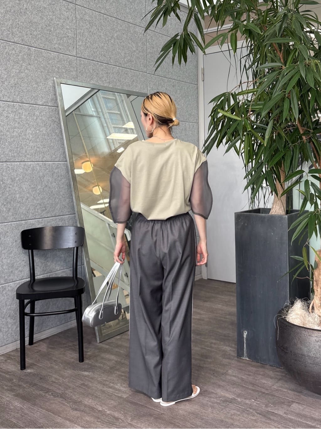 kotakiさんの「INDIVI｜【セットアップ可能】サキソニーサイドラインパンツ」を使ったコーディネート