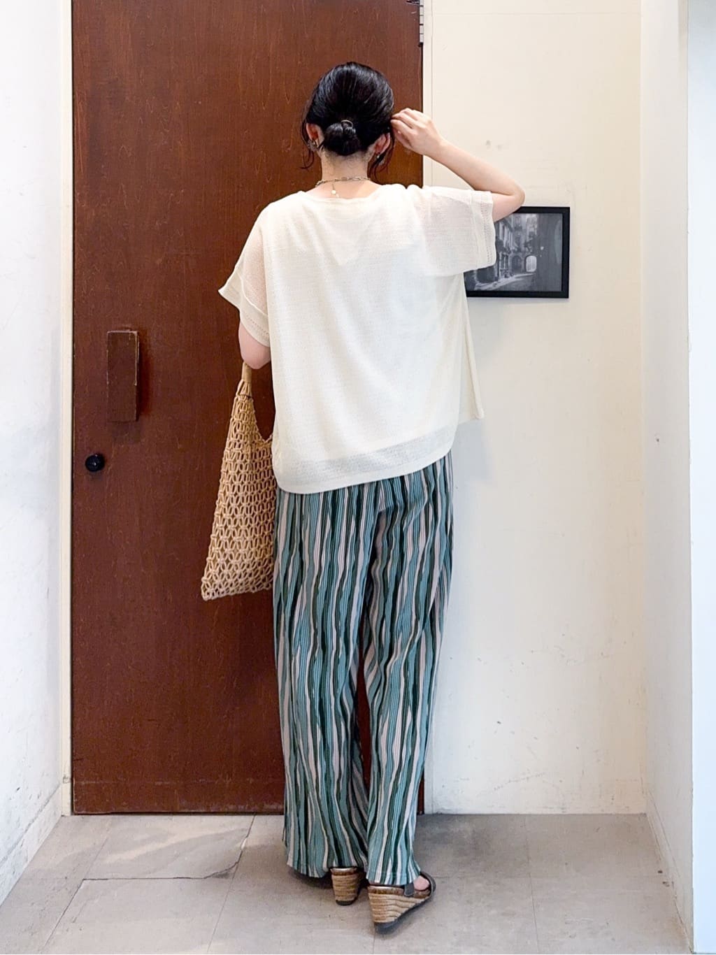 𝐇𝐢𝐫𝐨𝐦𝐢さんの「SHOO･LA･RUE｜【洗濯機可/柄が選べる】さらさら楽ちん プリーツ ワイドパンツ」を使ったコーディネート