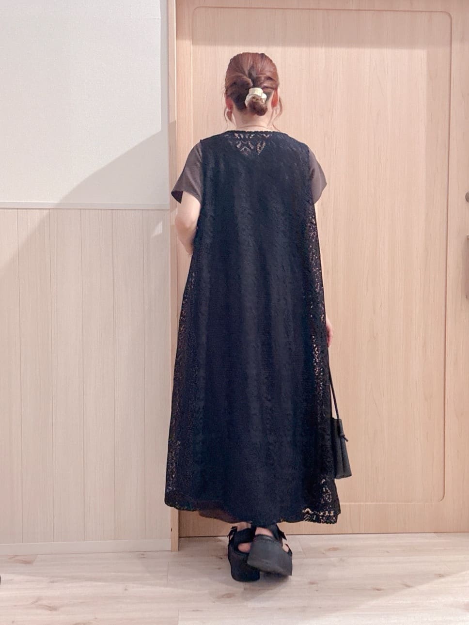 モカさんの「SHOO･LA･RUE｜【前後2WAY】さらりと大人上品に 楊柳フレンチワンピース」を使ったコーディネート