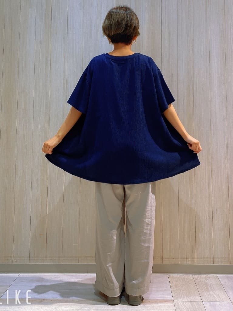 suzuさんの「SHOO･LA･RUE｜【S-LL/洗える/体型カバー/5分袖】涼しくきれいに決まる Aライントップス」を使ったコーディネート
