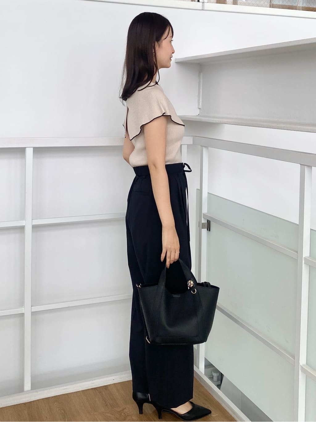 みさかさんの「index｜前後2wayオフショルビッグカラーニット【洗濯機洗い可／抗ピル】」を使ったコーディネート