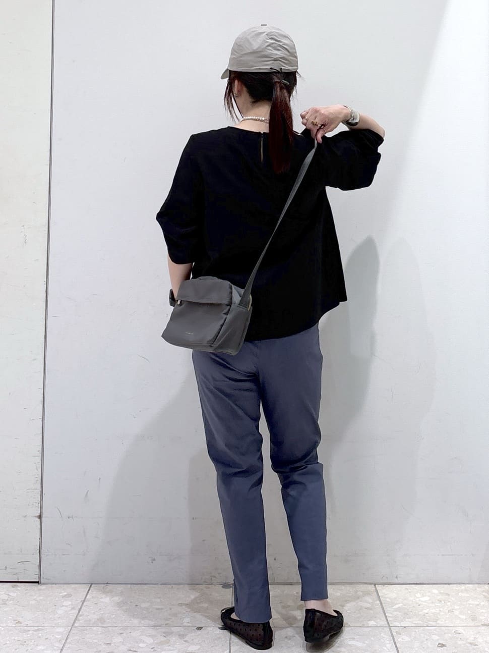 mameさんの「OPAQUE.CLIP｜麻混ハイストレッチイージースティックパンツ【洗濯機洗い可】」を使ったコーディネート