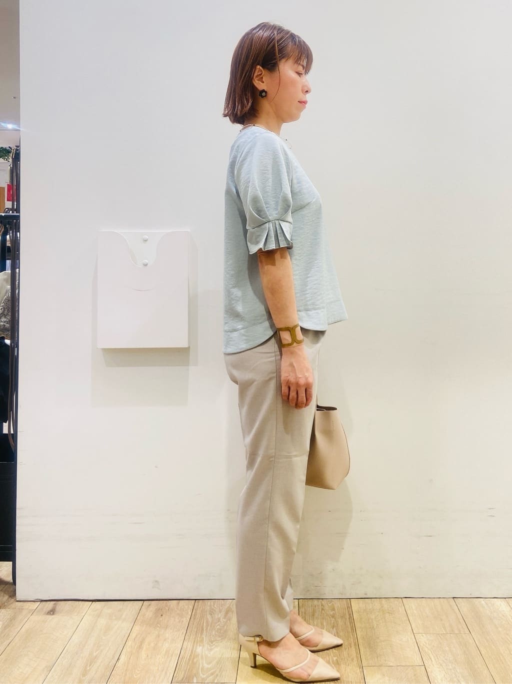 YUKOさんの「index｜ベルト付きストレッチテーパードパンツ／セットアップ可【洗濯機洗い可／吸水速乾／接触冷感】」を使ったコーディネート