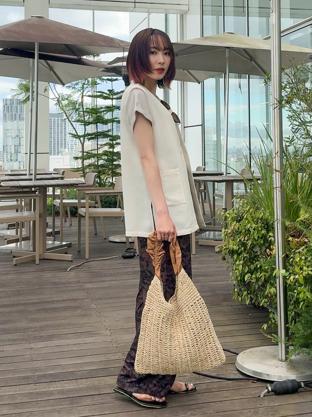 𝐜𝐡𝐢𝐤𝐚さんの「SHOO･LA･RUE｜【S-LL】夏のレイヤードコーデに さらりと着られるメッシュジレ」を使ったコーディネート