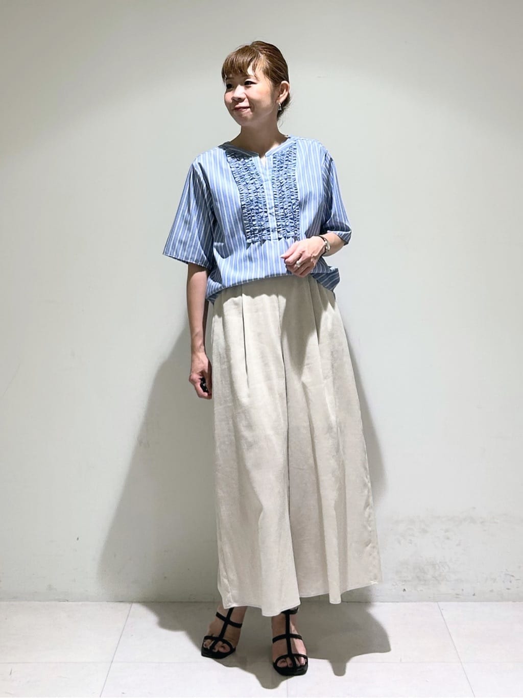 tsuyuさんの「INDIVI｜【洗える】胸元タックフリルブラウス」を使ったコーディネート