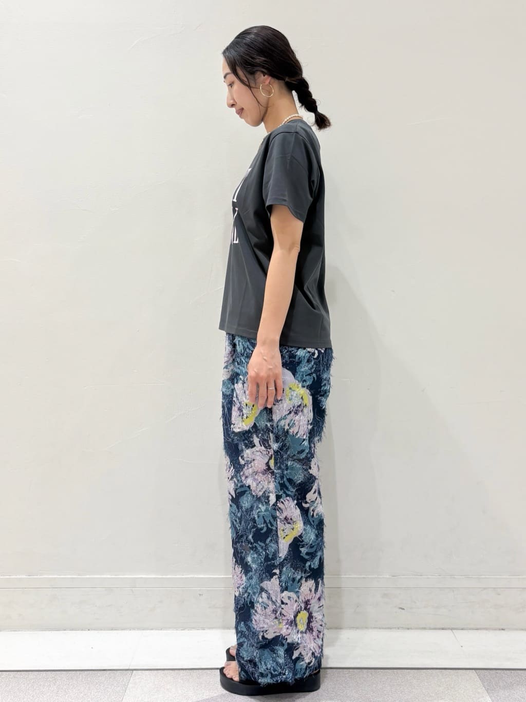 ちえさんの「OPAQUE.CLIP｜ロゴプリントTシャツ【洗濯機洗い可】」を使ったコーディネート
