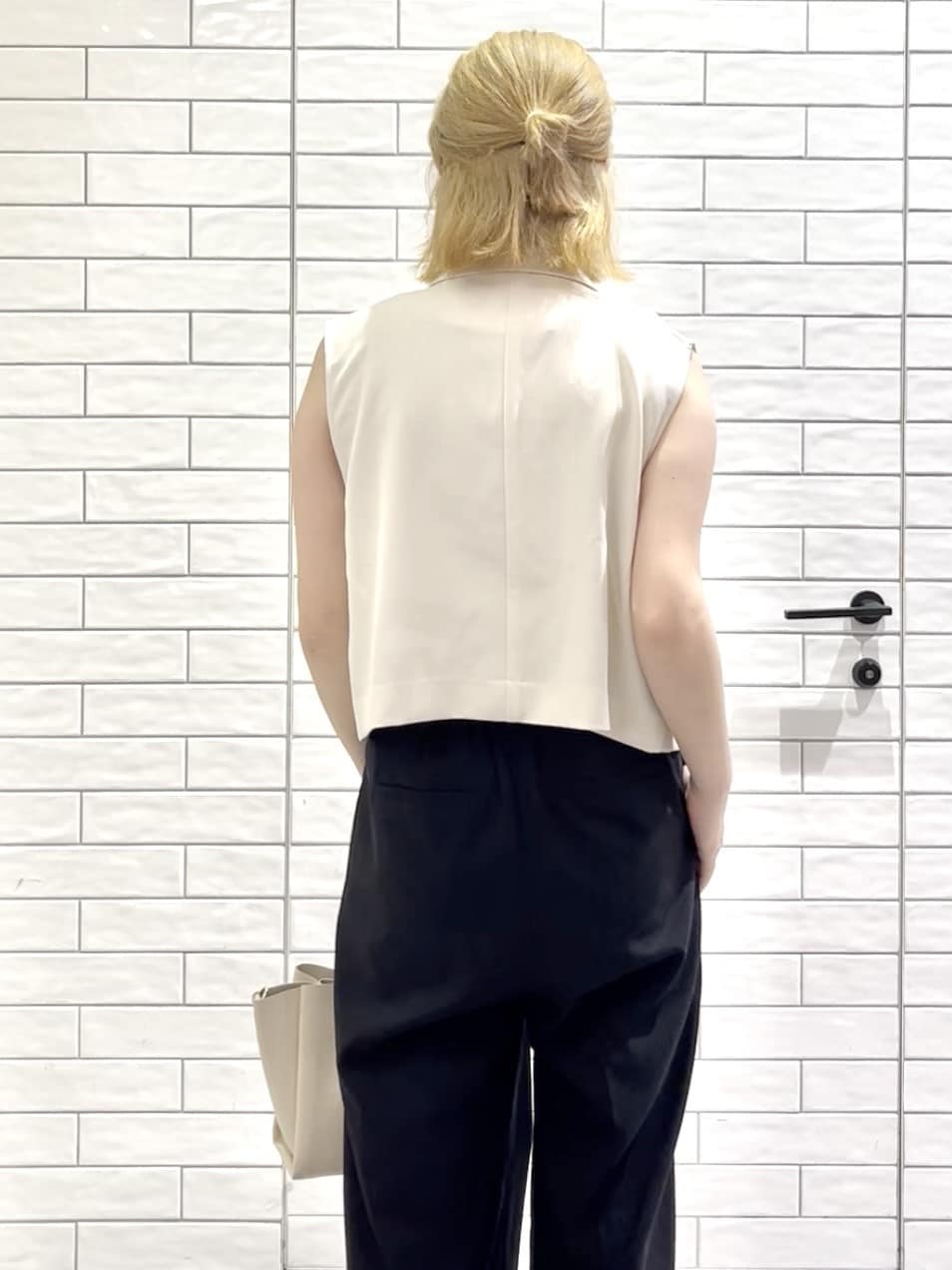 しおりさんの「OPAQUE.CLIP｜ショートテーラードジレ【接触冷感／洗濯機洗い可】」を使ったコーディネート