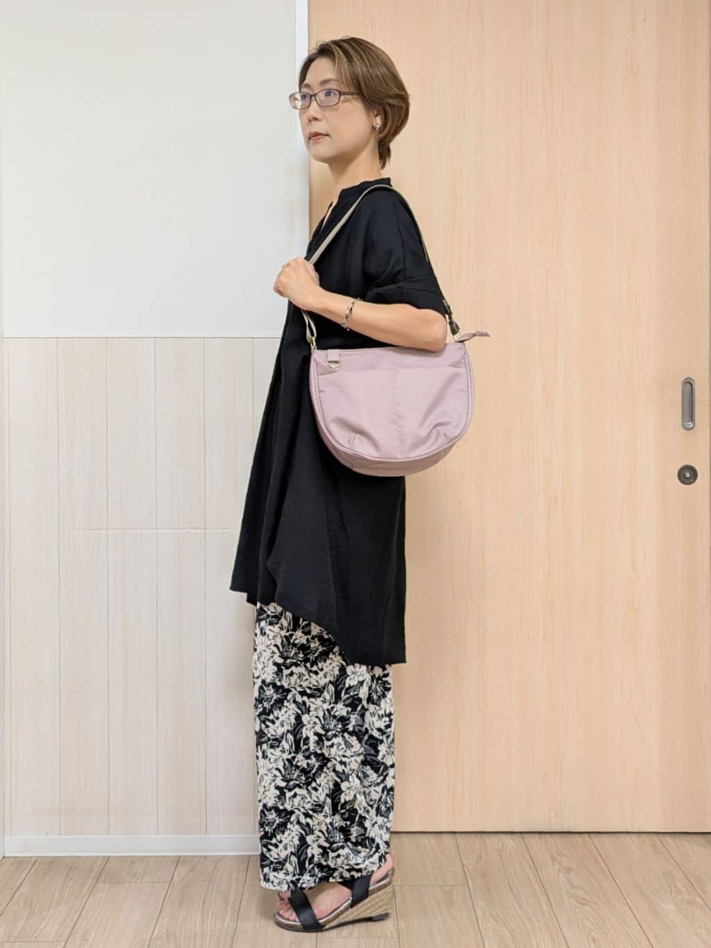 YuAさんの「SHOO･LA･RUE｜◆【S-LL/ひんやり】涼しく楽に体型カバー　ゆったりスキッパー半袖チュニック」を使ったコーディネート
