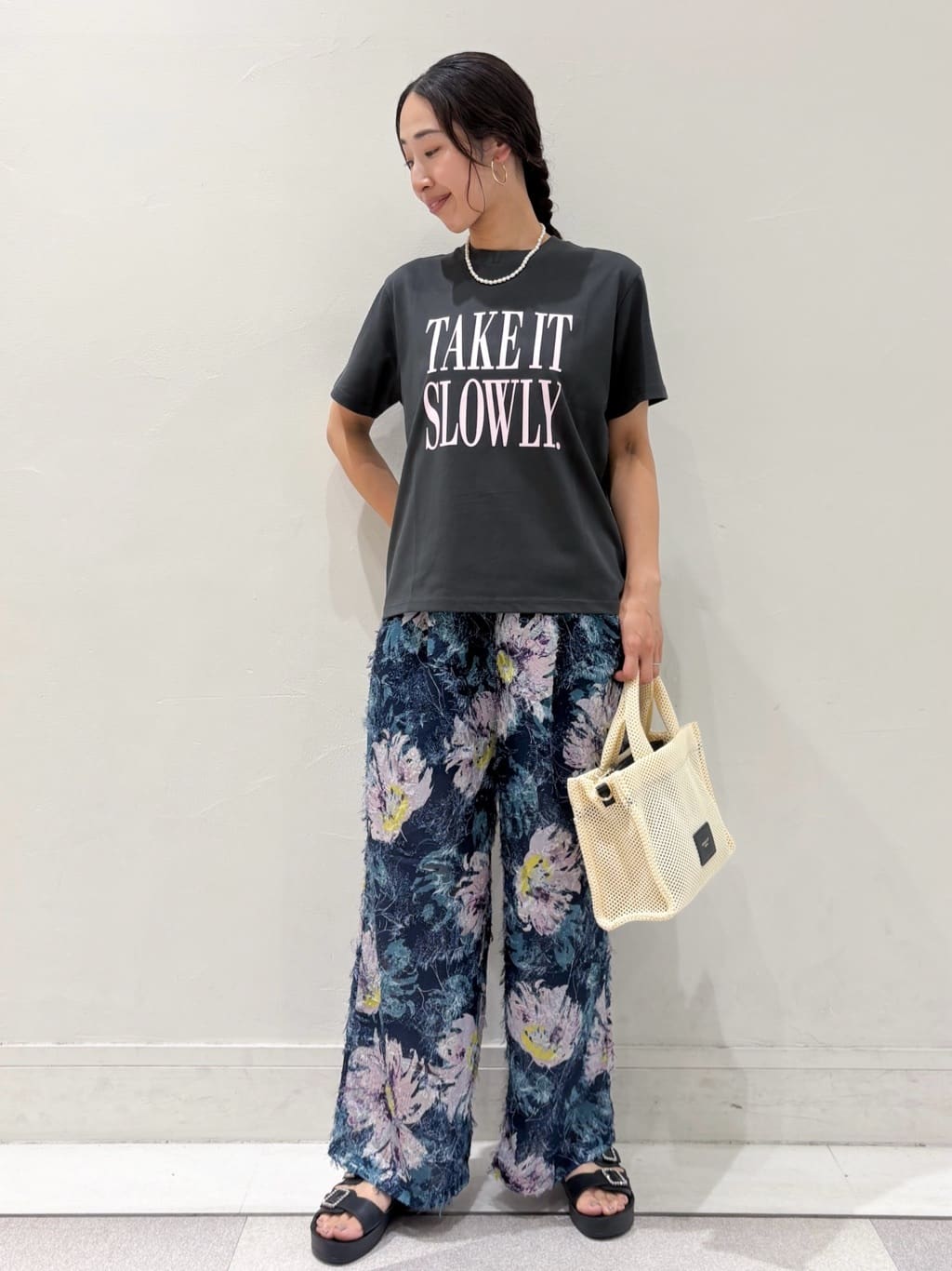 ちえさんの「OPAQUE.CLIP｜ロゴプリントTシャツ【洗濯機洗い可】」を使ったコーディネート