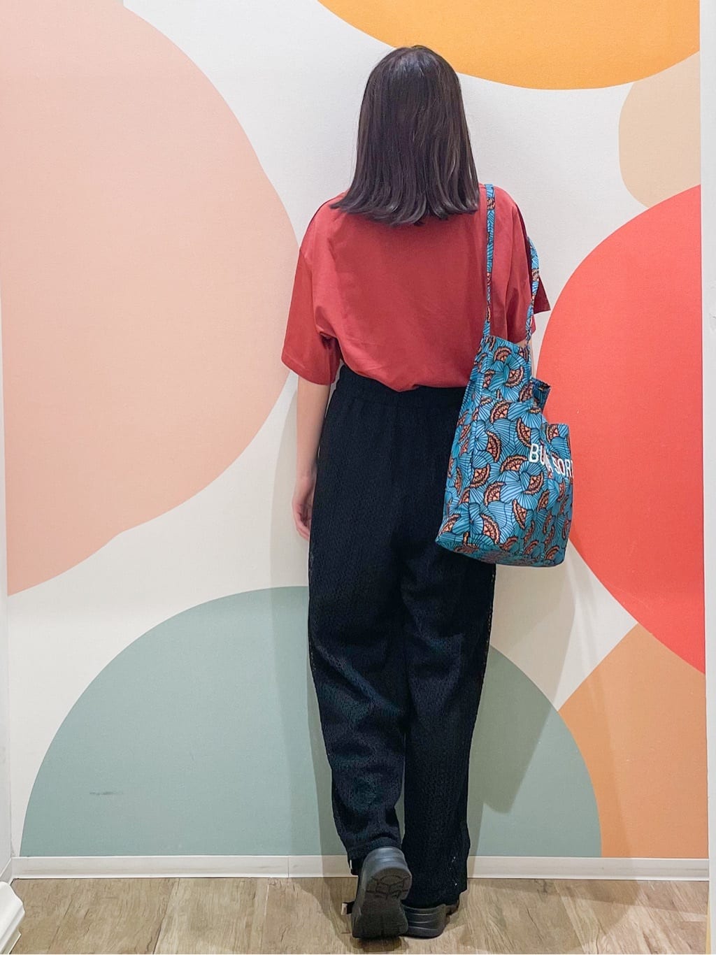 とまとさんの「SHOO･LA･RUE｜【S-LL/ひんやり/UV】選べる6柄でそれぞれ欲しくなる プリントTシャツ」を使ったコーディネート