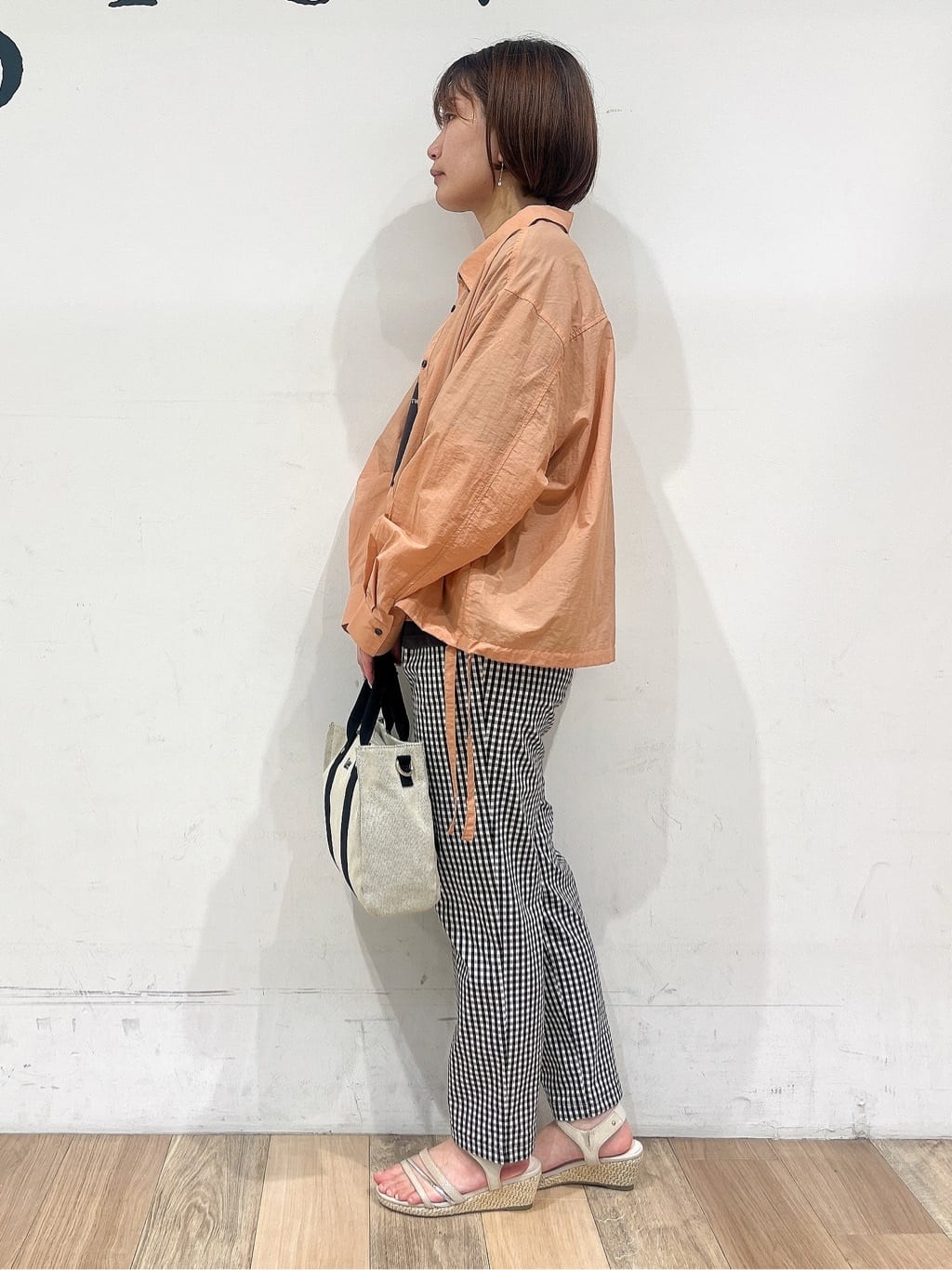 山さんさんの「grove｜◆五分袖ロゴプリントTシャツ」を使ったコーディネート