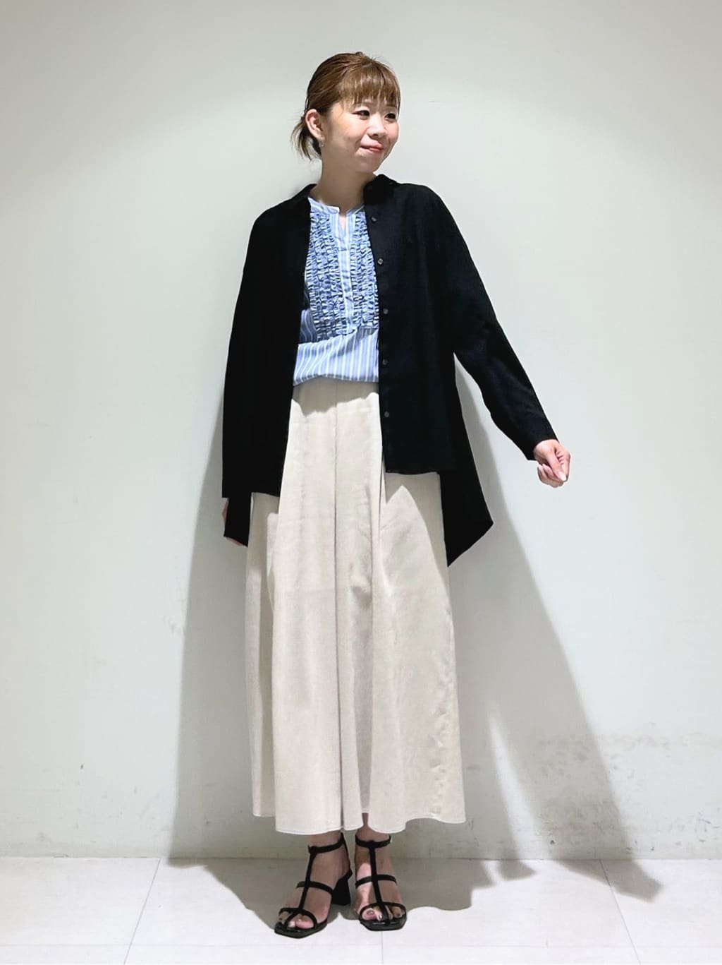 tsuyuさんの「INDIVI｜【洗える】胸元タックフリルブラウス」を使ったコーディネート