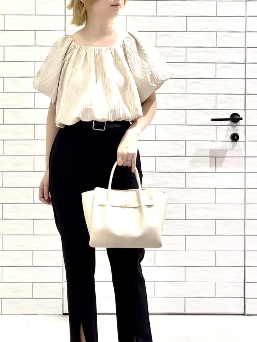 しおりさんの「OPAQUE.CLIP｜ふくれジャカードバルーンブラウス【洗濯機洗い可】」を使ったコーディネート