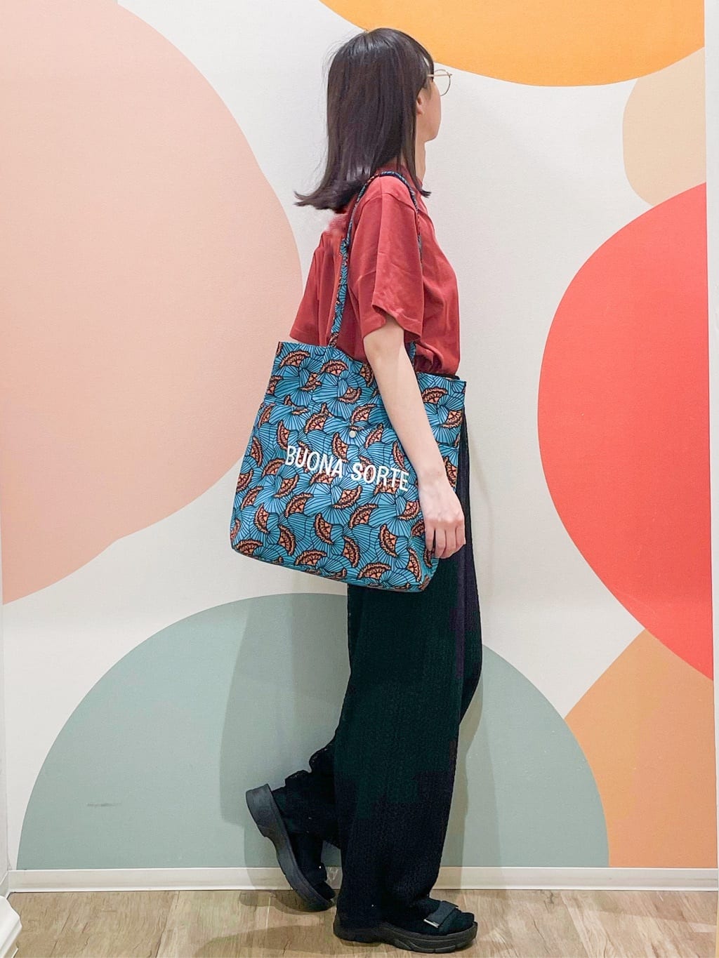 とまとさんの「SHOO･LA･RUE｜【S-LL/ひんやり/UV】選べる6柄でそれぞれ欲しくなる プリントTシャツ」を使ったコーディネート
