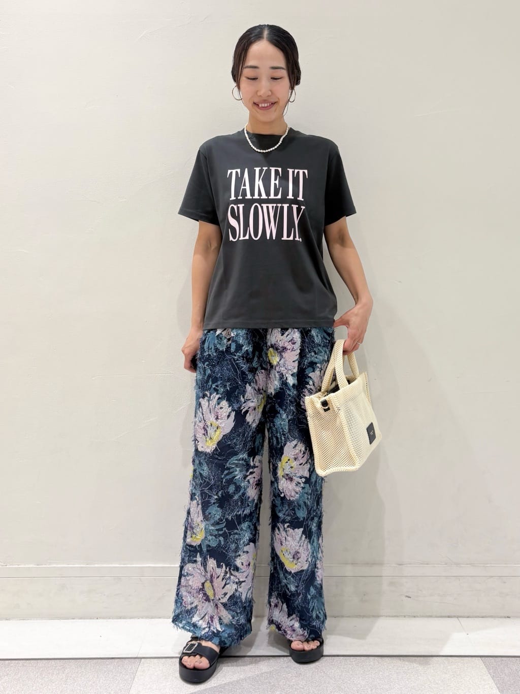 ちえさんの「OPAQUE.CLIP｜ロゴプリントTシャツ【洗濯機洗い可】」を使ったコーディネート