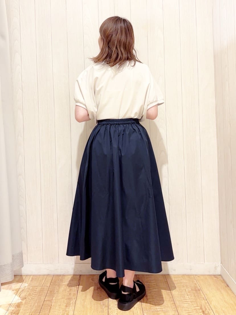 あいこさんの「SHOO･LA･RUE｜【洗える/S-LL/撥水】タックギャザー フレアスカート」を使ったコーディネート