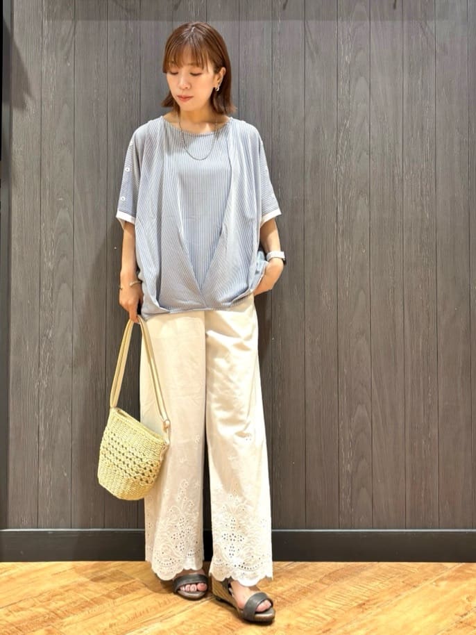meiさんの「SHOO･LA･RUE｜【ひんやり/UV】高気温でも快適に インせず決まるドルマントップス」を使ったコーディネート