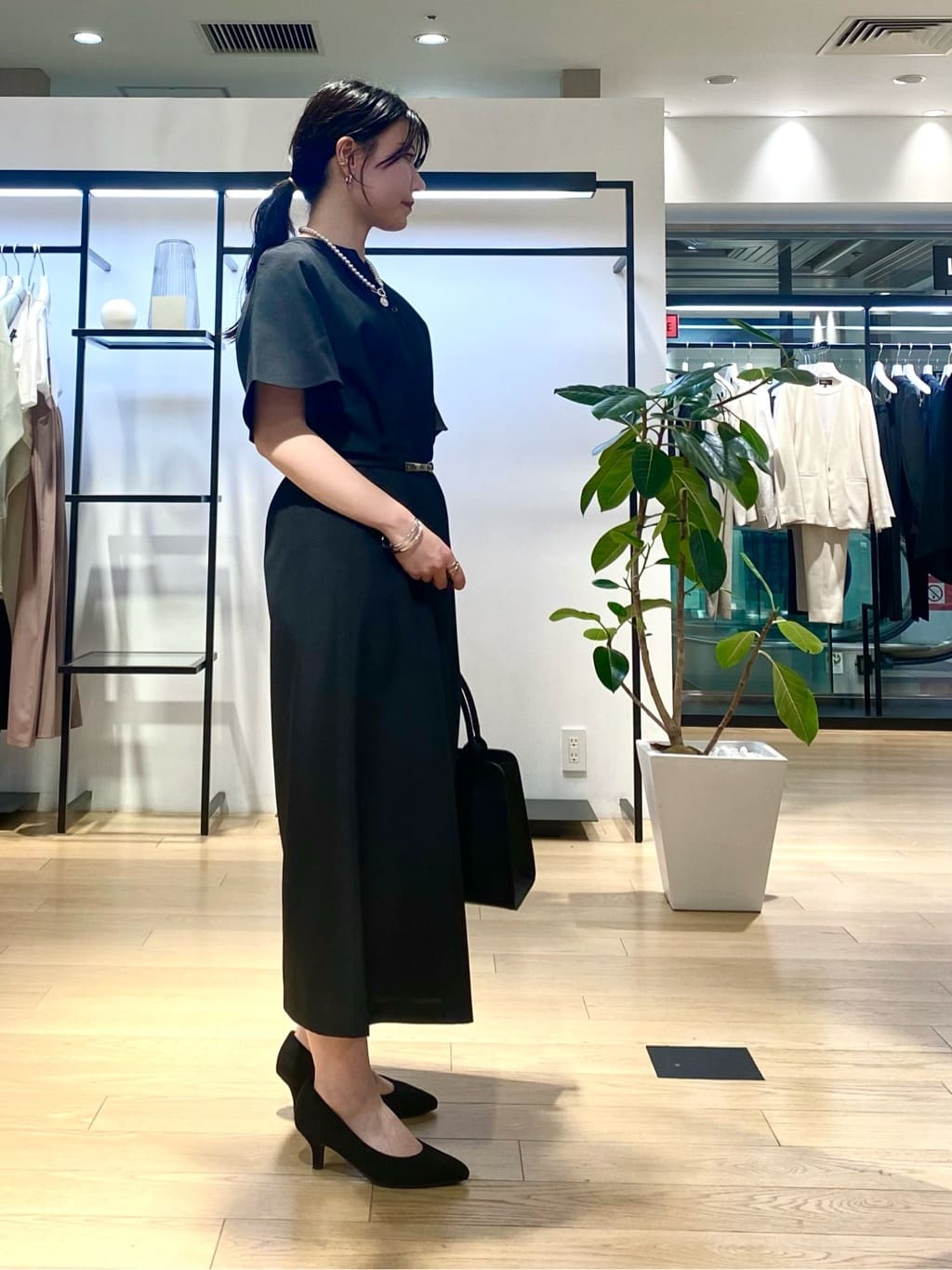 misakiさんの「INDIVI｜パール調コインショートネックレス」を使ったコーディネート