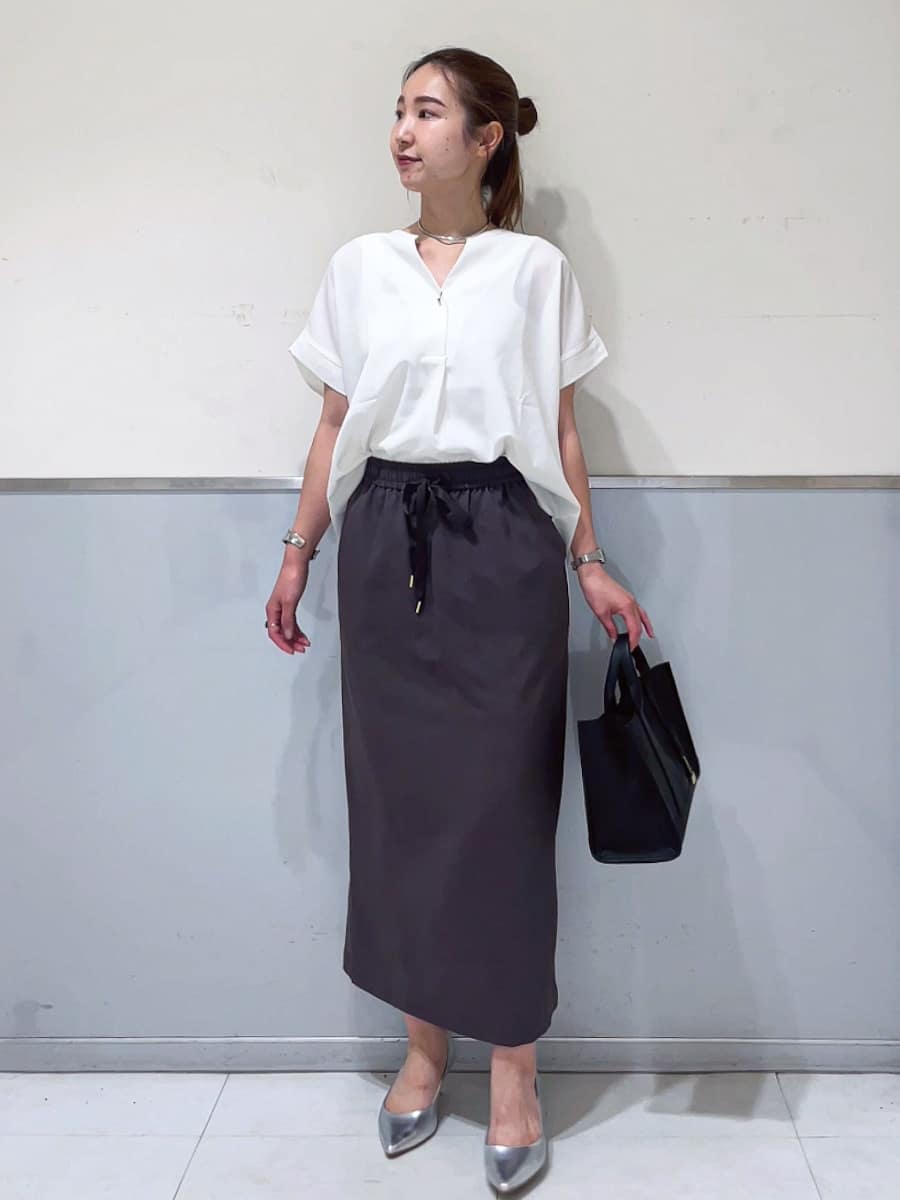 ミーさんの「index｜《7色展開／SS-LLサイズ》ストレッチスキッパーブラウス／セットアップ対応【洗濯機洗い可／防シワ】」を使ったコーディネート