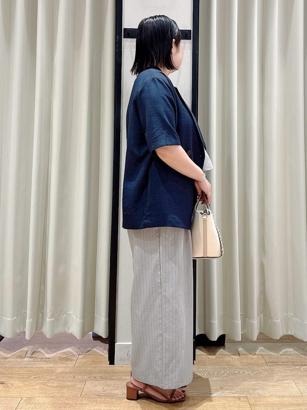 SoRAoさんの「grove｜軽やかに羽織れて、きちんと見え ハーフスリーブテーラードジャケット」を使ったコーディネート
