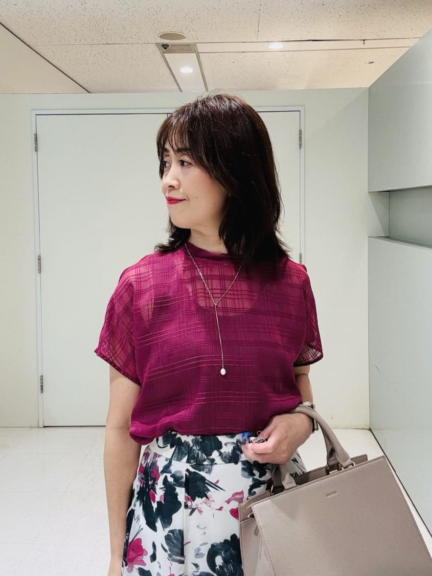 makiさんの「UNTITLED｜【シアー/後ろウエストゴム】ペイントフラワースカート」を使ったコーディネート