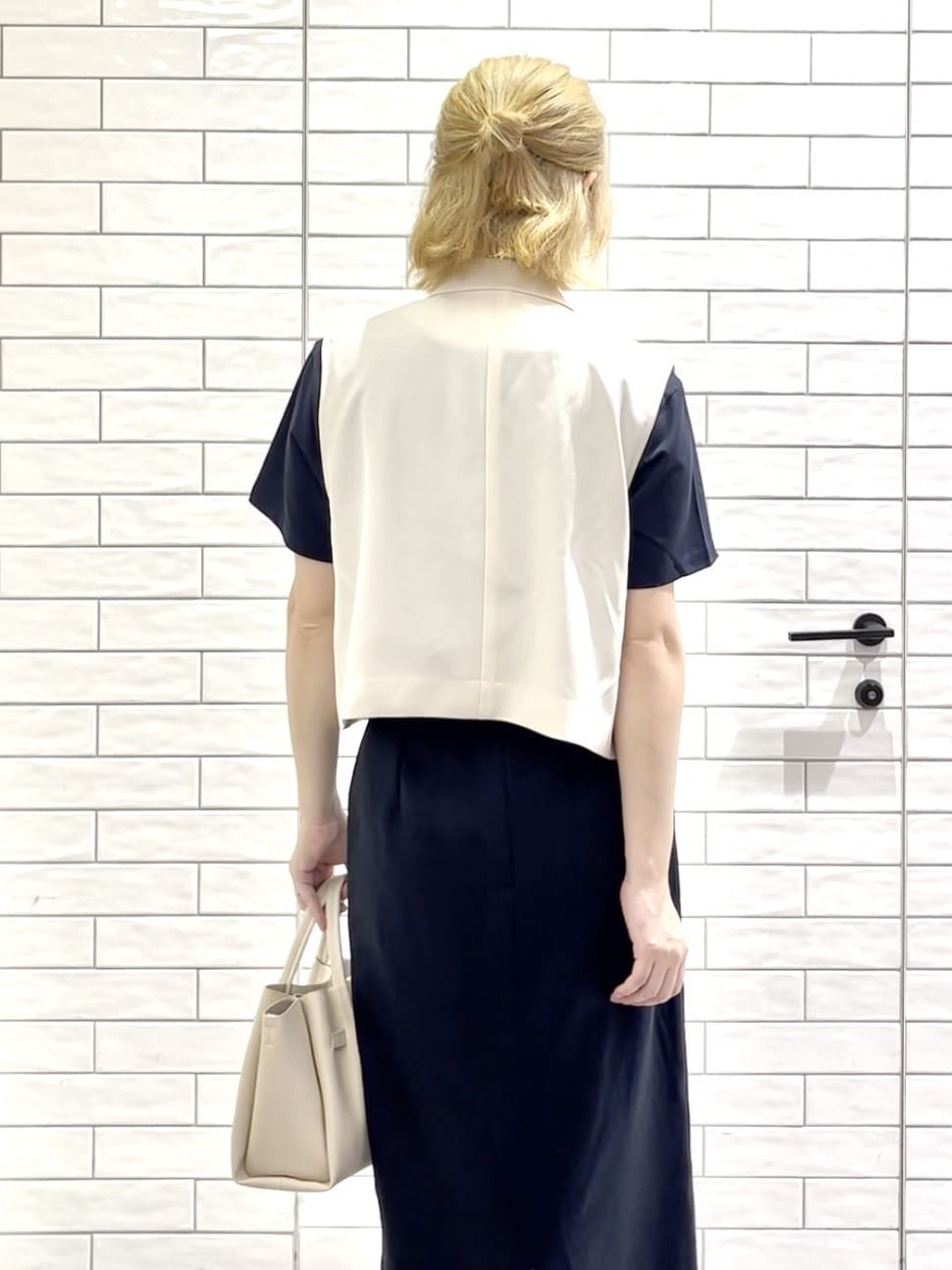しおりさんの「OPAQUE.CLIP｜ショートテーラードジレ【接触冷感／洗濯機洗い可】」を使ったコーディネート