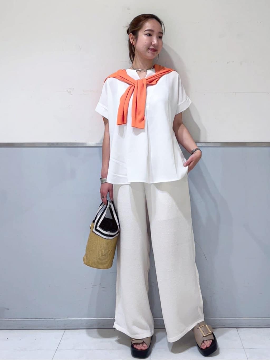 ミーさんの「index｜《7色展開／SS-LLサイズ》ストレッチスキッパーブラウス／セットアップ対応【洗濯機洗い可／防シワ】」を使ったコーディネート