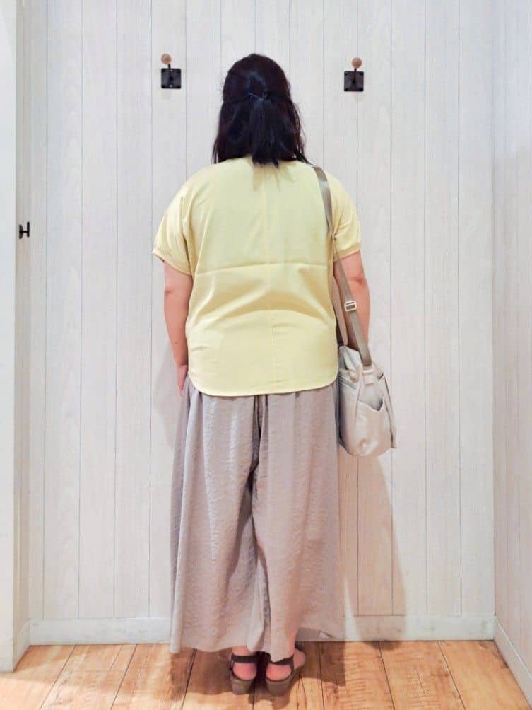 kotomiさんの「SHOO･LA･RUE｜【ひんやり/洗濯後しわになりにくい】リブ切り替えドルマンブラウス」を使ったコーディネート