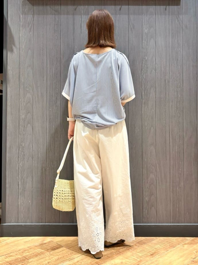 meiさんの「SHOO･LA･RUE｜【ひんやり/UV】高気温でも快適に インせず決まるドルマントップス」を使ったコーディネート