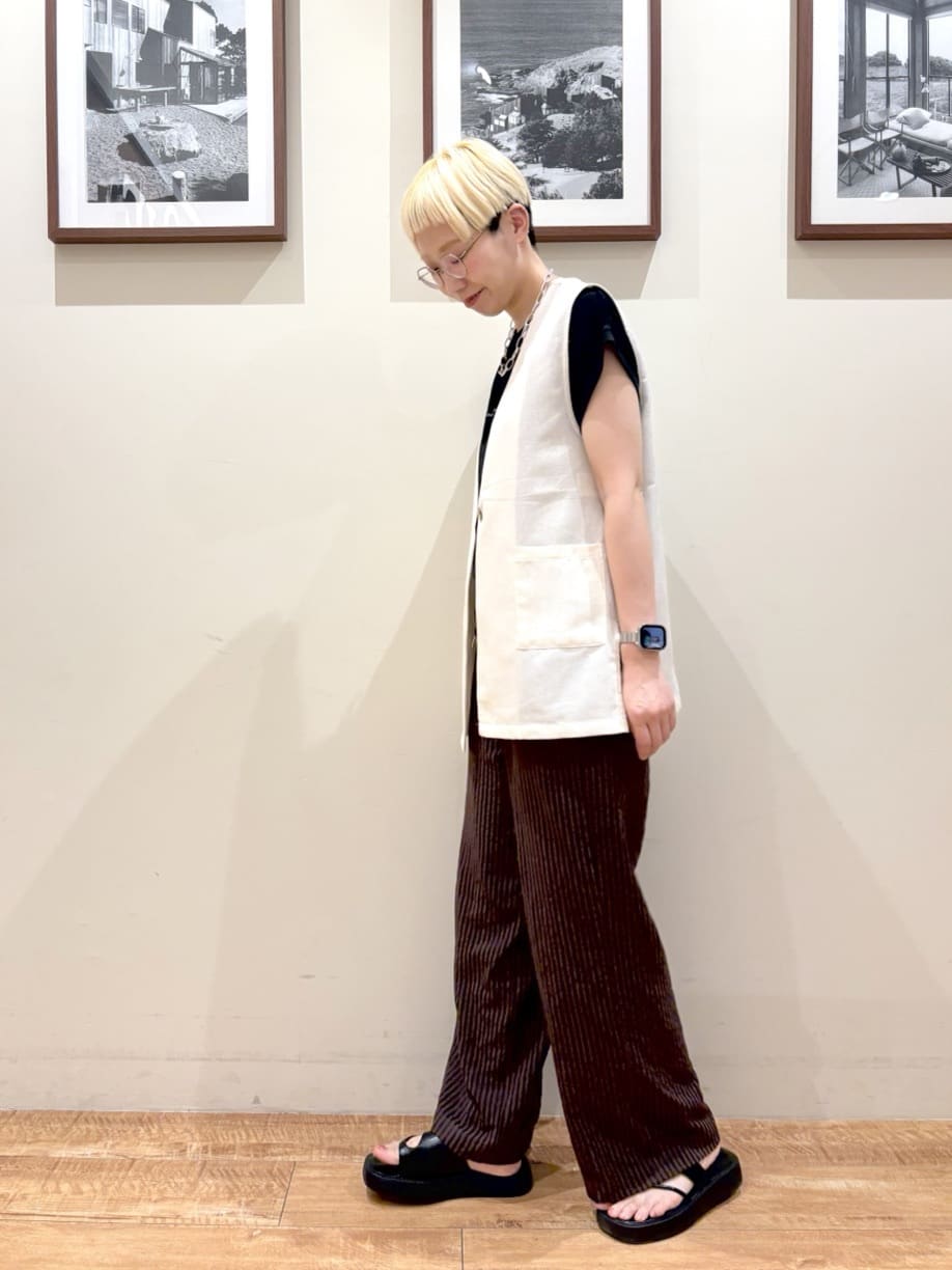 Ayumiさんの「SHOO･LA･RUE｜【S-LL】夏のレイヤードコーデに さらりと着られるメッシュジレ」を使ったコーディネート