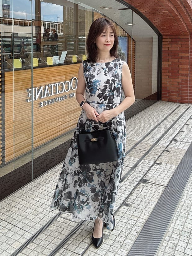 makiさんの「UNTITLED｜【シアー/エレガント/花柄/夏ワンピ】ペイントフラワーワンピース」を使ったコーディネート