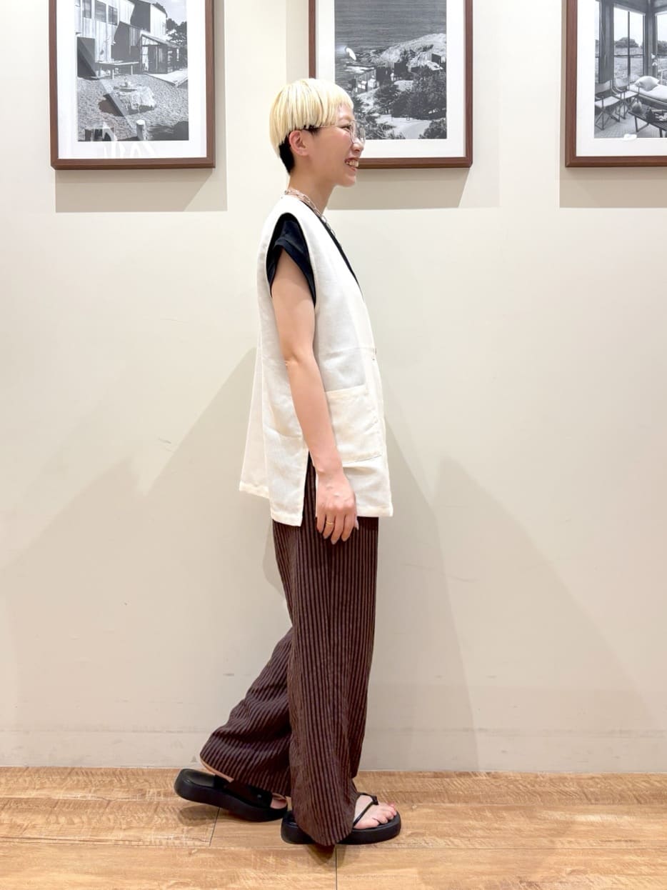 Ayumiさんの「SHOO･LA･RUE｜【S-LL】夏のレイヤードコーデに さらりと着られるメッシュジレ」を使ったコーディネート