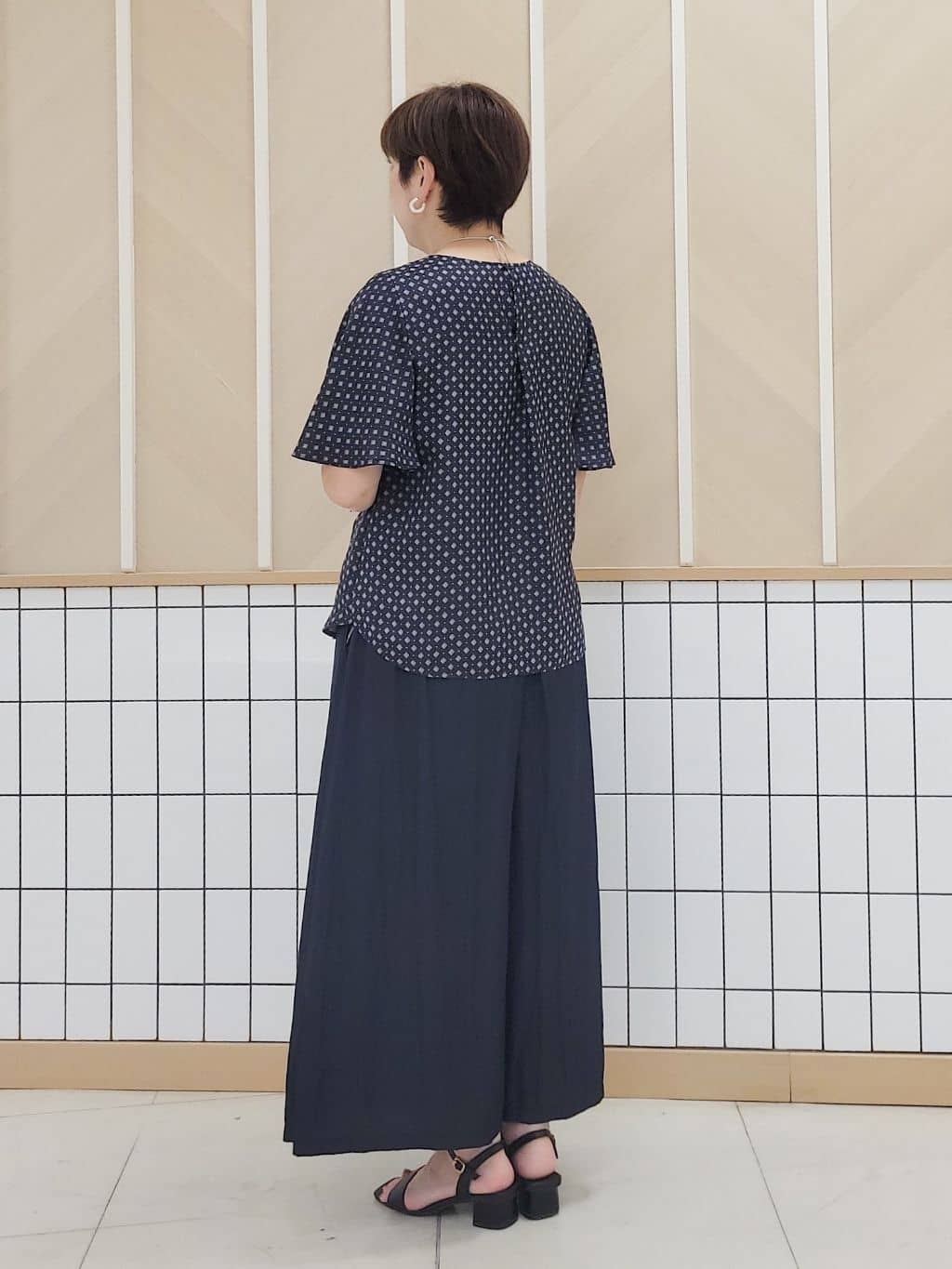 tomoさんの「COUP DE CHANCE｜【手洗い可】リラクシーフレアパンツ」を使ったコーディネート
