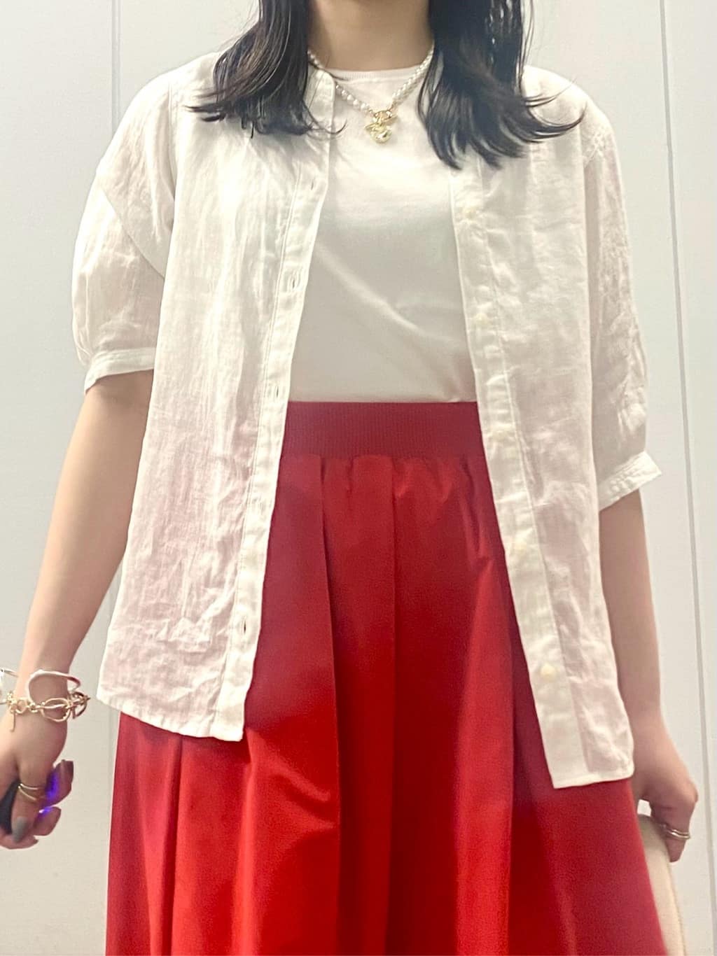 misakiさんの「INDIVI｜パール調コインショートネックレス」を使ったコーディネート