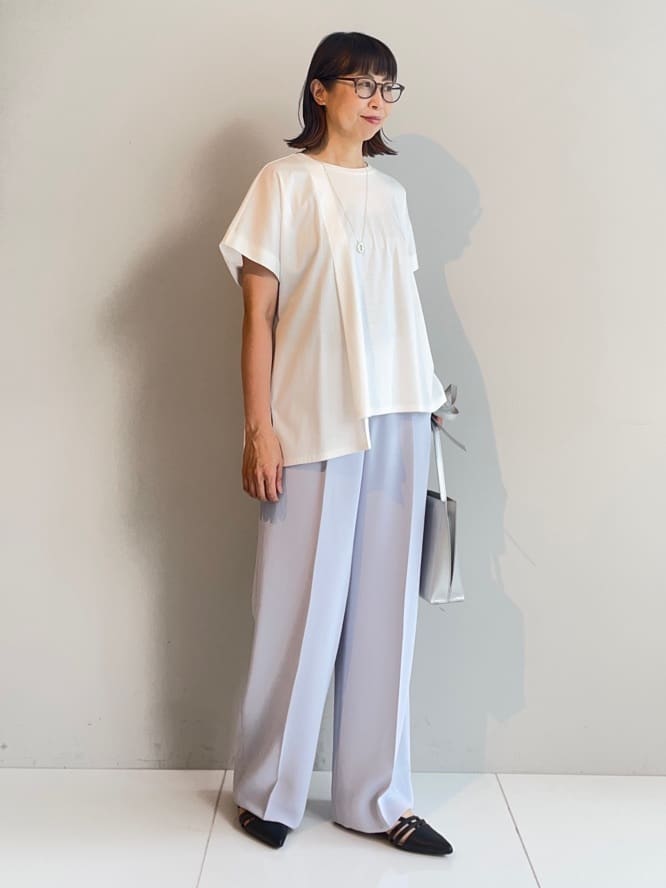 murayamaさんの「INDIVI｜【洗える／汗ジミ防止】バイカラー＆アシメヘム Tシャツ」を使ったコーディネート
